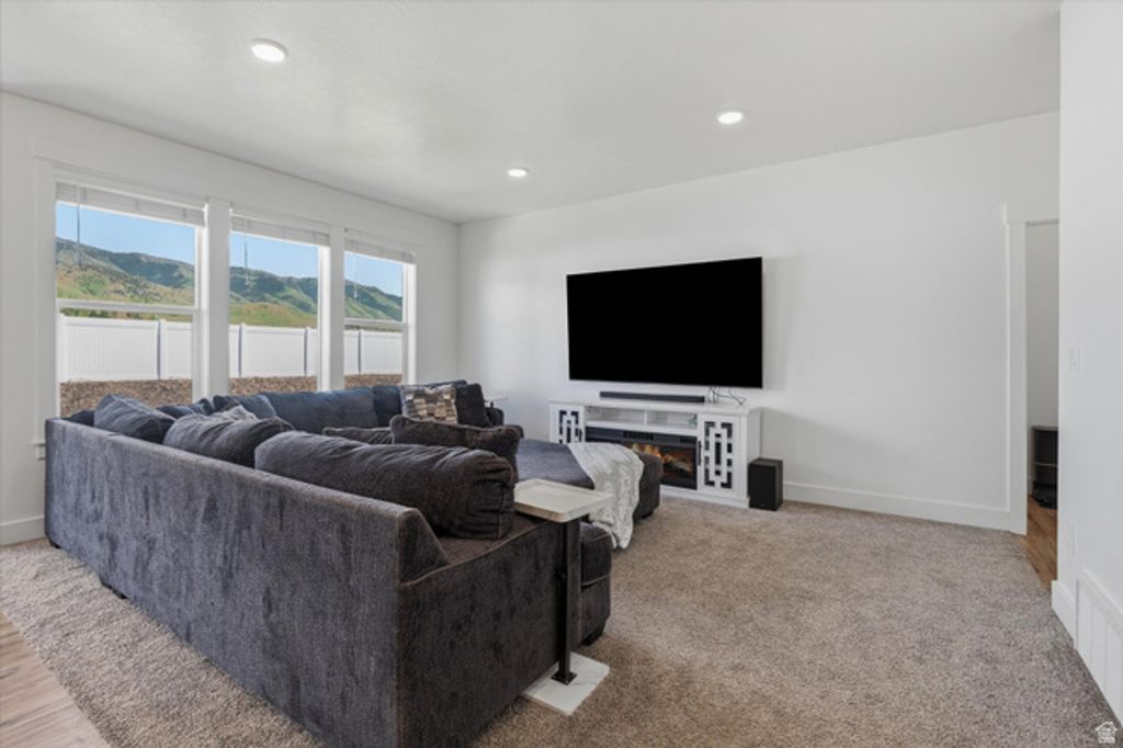 Image 7 of property listing at 628 S 380 E, Smithfield, UT 84335