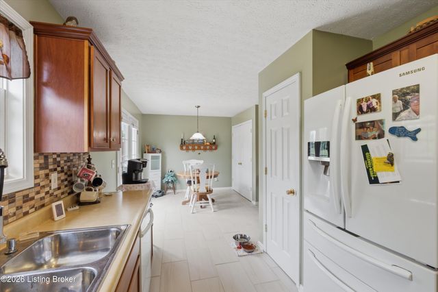 104 Dayhill Ct, Coxs Creek, KY 40013