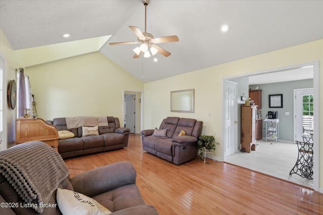 104 Dayhill Ct, Coxs Creek, KY 40013