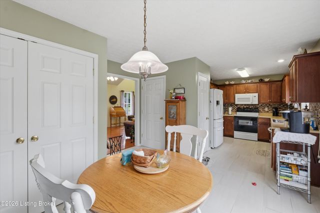 104 Dayhill Ct, Coxs Creek, KY 40013