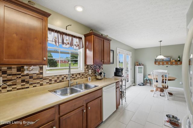 104 Dayhill Ct, Coxs Creek, KY 40013