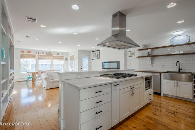 31 Washington Avenue, Highlands, NJ 07732