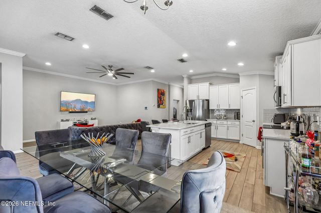 7924 ISLAND FOX Road, Jacksonville, FL 32222