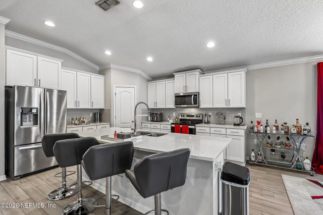 7924 ISLAND FOX Road, Jacksonville, FL 32222