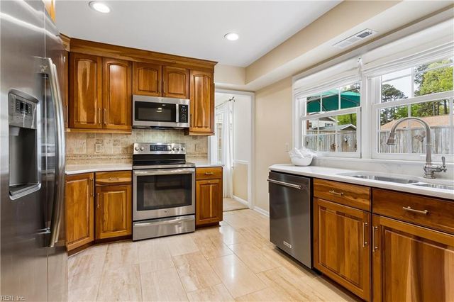 657 E Coral KY, Virginia Beach, VA 23452