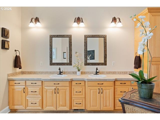 6737 TESSA Ln Ne, Silverton, OR 97381