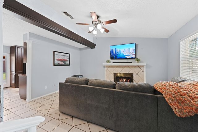 5431 Kings Manor Drive, Lake Dallas, TX 75065