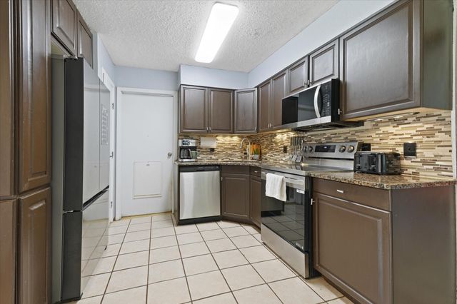 5431 Kings Manor Drive, Lake Dallas, TX 75065