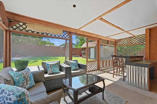 5431 Kings Manor Drive, Lake Dallas, TX 75065
