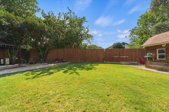 5431 Kings Manor Drive, Lake Dallas, TX 75065