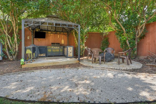 5431 Kings Manor Drive, Lake Dallas, TX 75065