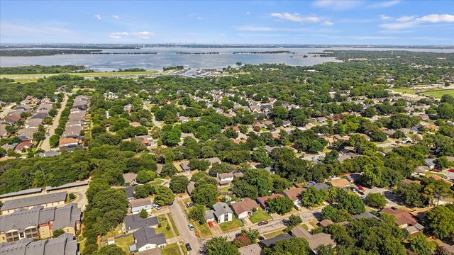 5431 Kings Manor Drive, Lake Dallas, TX 75065