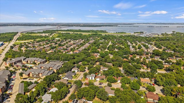 5431 Kings Manor Drive, Lake Dallas, TX 75065