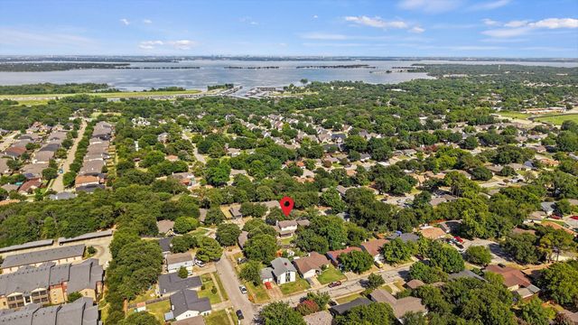 5431 Kings Manor Drive, Lake Dallas, TX 75065