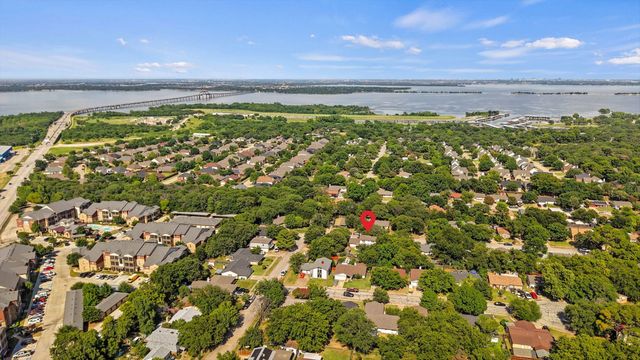 5431 Kings Manor Drive, Lake Dallas, TX 75065