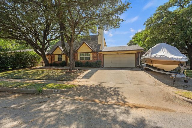 5431 Kings Manor Drive, Lake Dallas, TX 75065