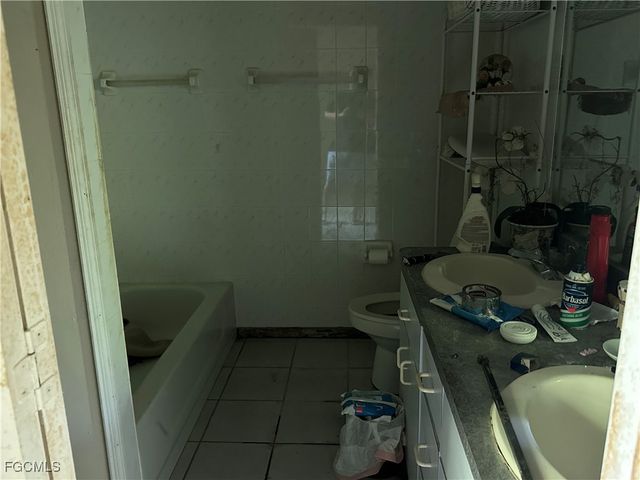 2254 Crystal DR, Fort Myers, FL 33907