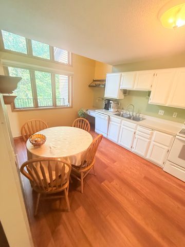679 Dorland Road S, Maplewood, MN 55119