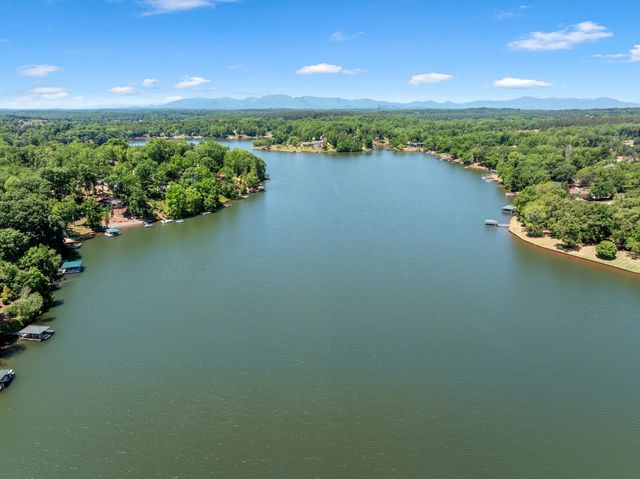 397 Lake Road, Inman, SC 29349