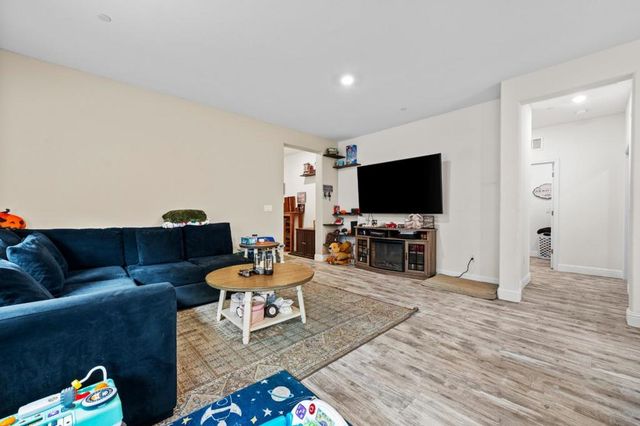 2875 Walker Way, Hollister, CA 95023