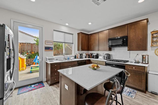 2875 Walker Way, Hollister, CA 95023