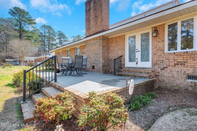 320 Pinecrest Drive, Chadbourn, NC 28431