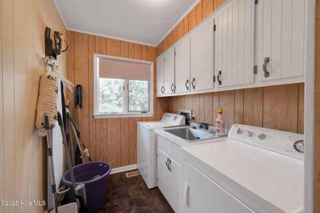 320 Pinecrest Drive, Chadbourn, NC 28431