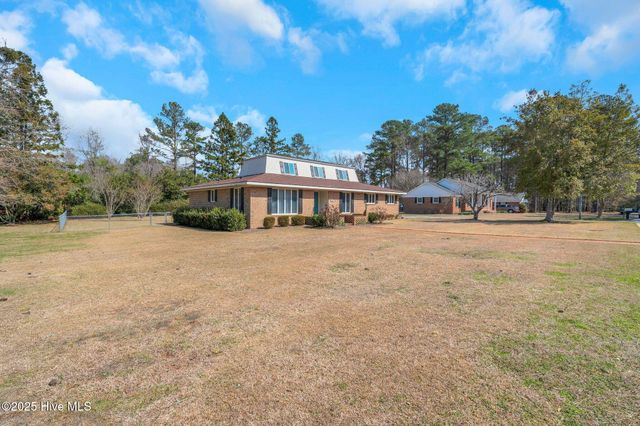 320 Pinecrest Drive, Chadbourn, NC 28431