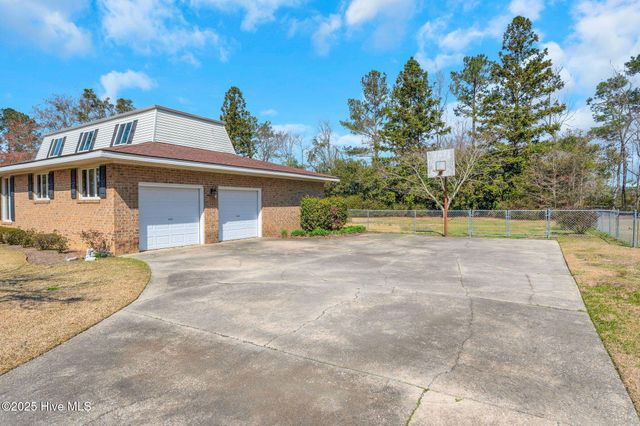 320 Pinecrest Drive, Chadbourn, NC 28431