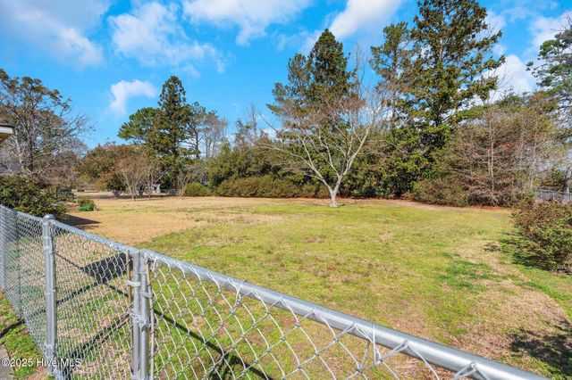 320 Pinecrest Drive, Chadbourn, NC 28431