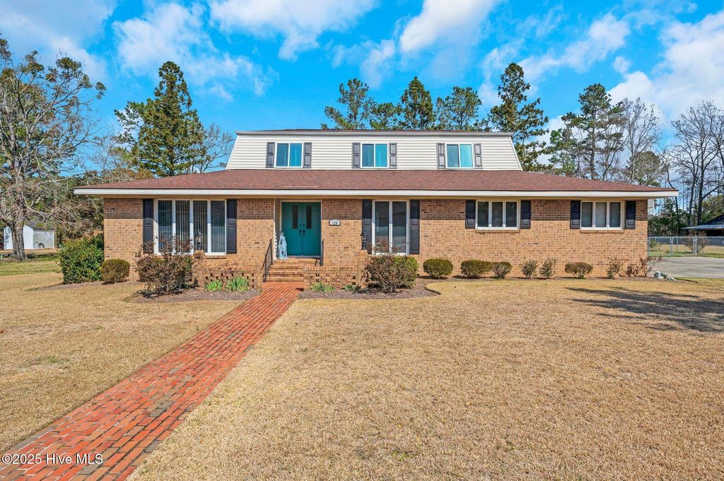 320 Pinecrest Drive, Chadbourn, NC 28431