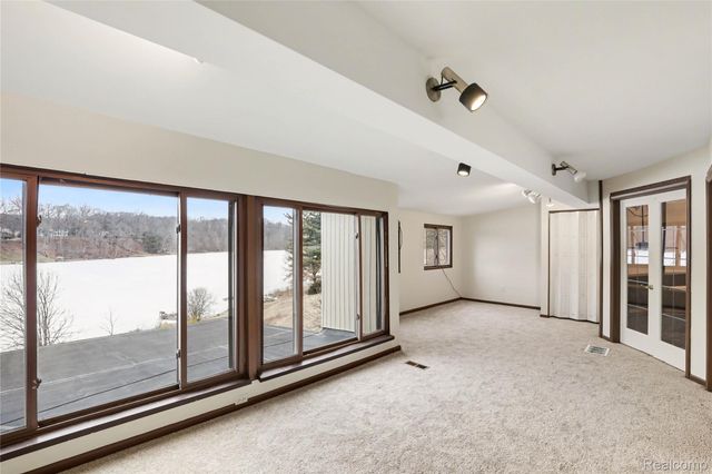 13490 Lakebrook Drive, Tyrone Township, MI 48430