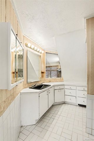 13490 Lakebrook Drive, Tyrone Township, MI 48430