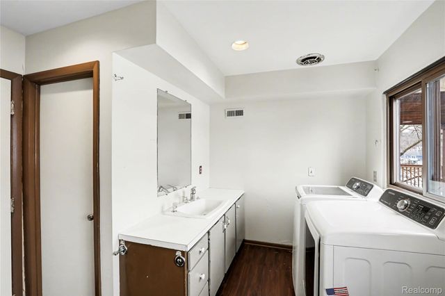 13490 Lakebrook Drive, Tyrone Township, MI 48430