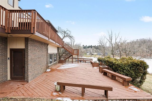 13490 Lakebrook Drive, Tyrone Township, MI 48430