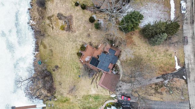 13490 Lakebrook Drive, Tyrone Township, MI 48430