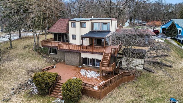 13490 Lakebrook Drive, Tyrone Township, MI 48430