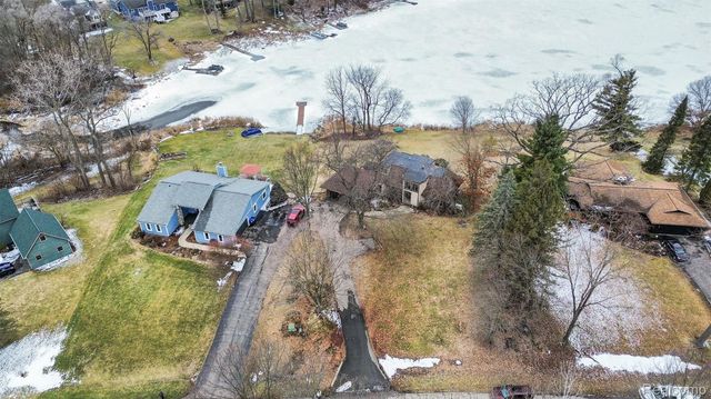 13490 Lakebrook Drive, Tyrone Township, MI 48430