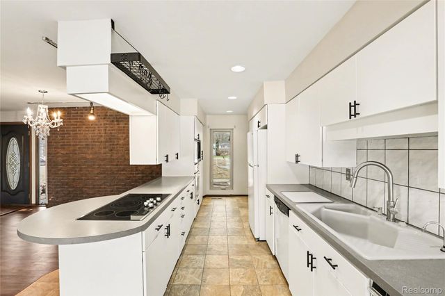 13490 Lakebrook Drive, Tyrone Township, MI 48430