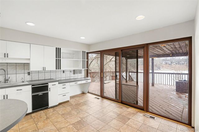 13490 Lakebrook Drive, Tyrone Township, MI 48430