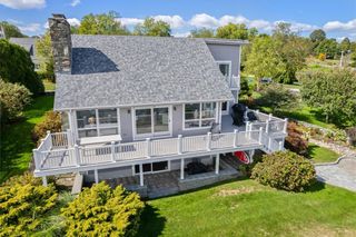 90 Macomber Lane, Portsmouth, RI 02871