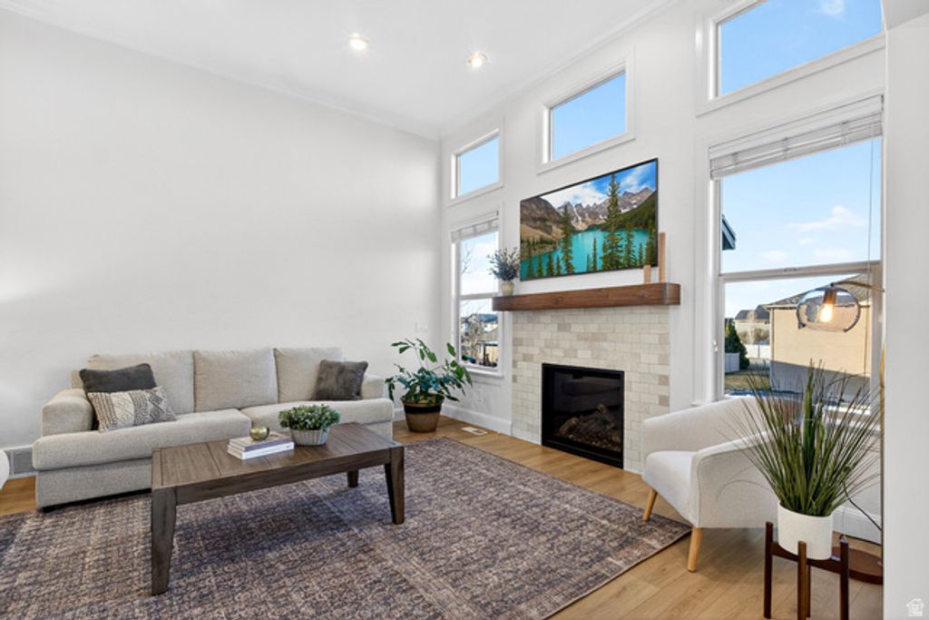 Image 11 of property listing at 1898 W OLD FORT CIR, Farmington, UT 84025