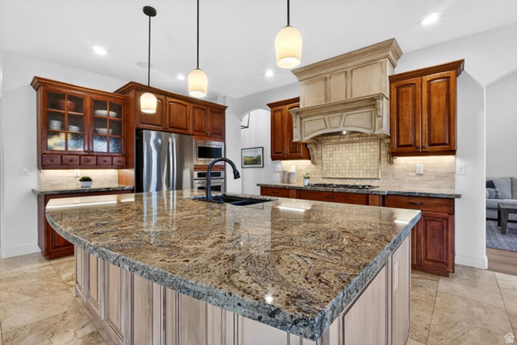 Image 16 of property listing at 1898 W OLD FORT CIR, Farmington, UT 84025