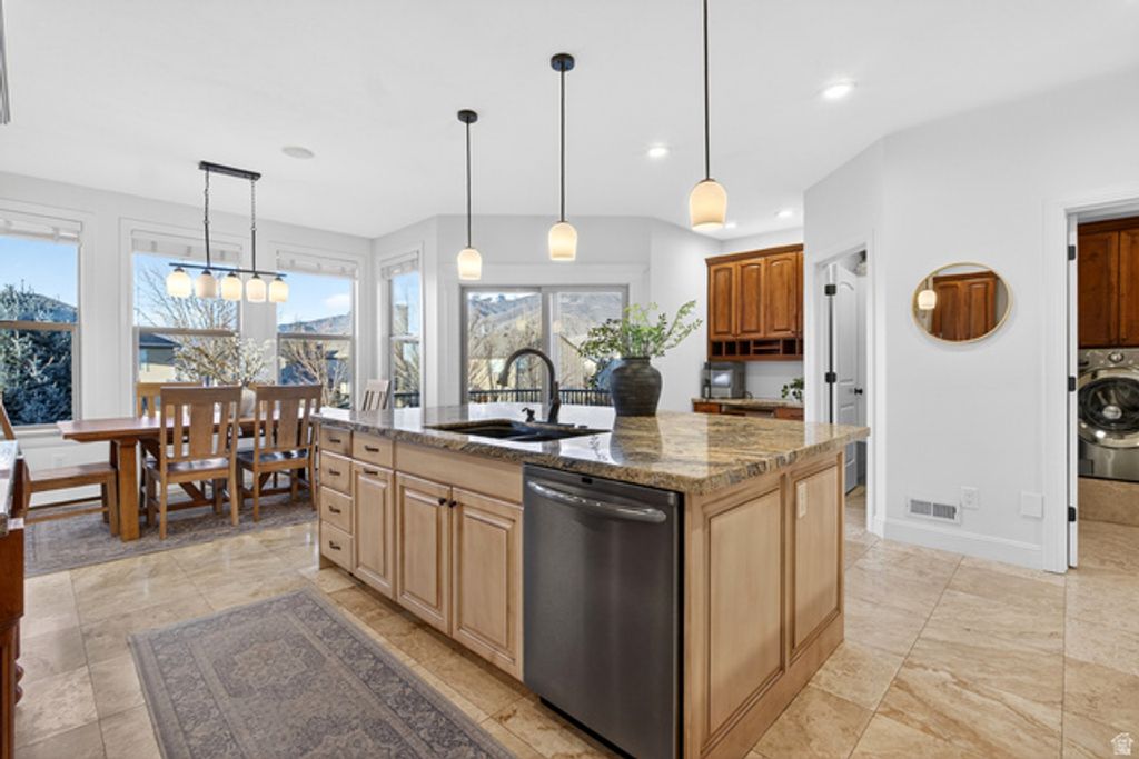 Image 19 of property listing at 1898 W OLD FORT CIR, Farmington, UT 84025