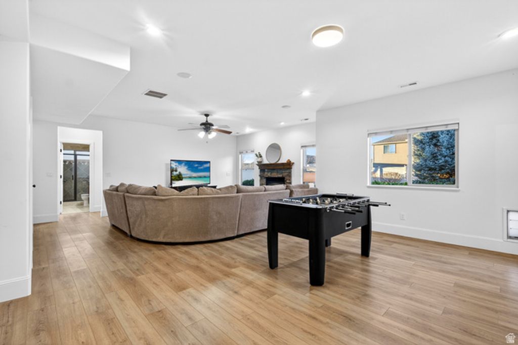 Image 35 of property listing at 1898 W OLD FORT CIR, Farmington, UT 84025