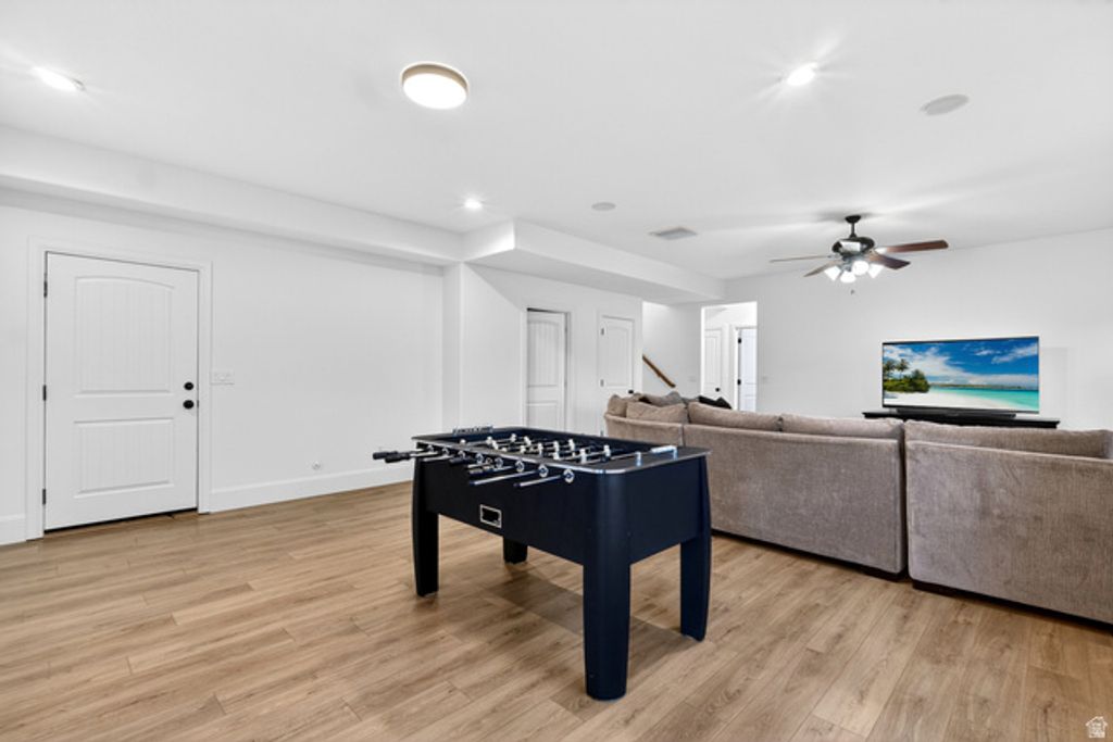 Image 36 of property listing at 1898 W OLD FORT CIR, Farmington, UT 84025