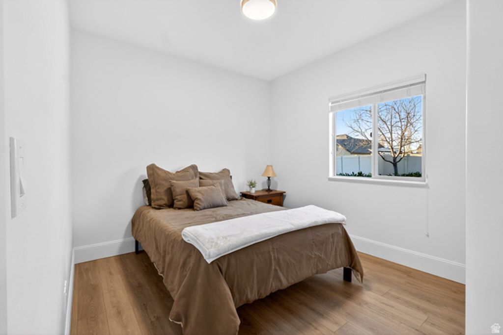 Image 37 of property listing at 1898 W OLD FORT CIR, Farmington, UT 84025