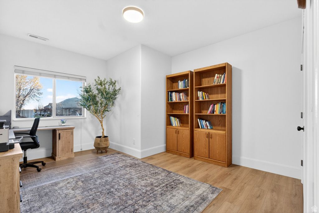 Image 39 of property listing at 1898 W OLD FORT CIR, Farmington, UT 84025