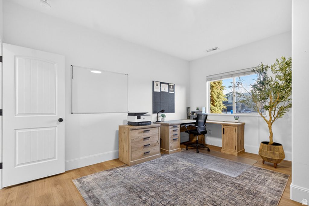 Image 40 of property listing at 1898 W OLD FORT CIR, Farmington, UT 84025