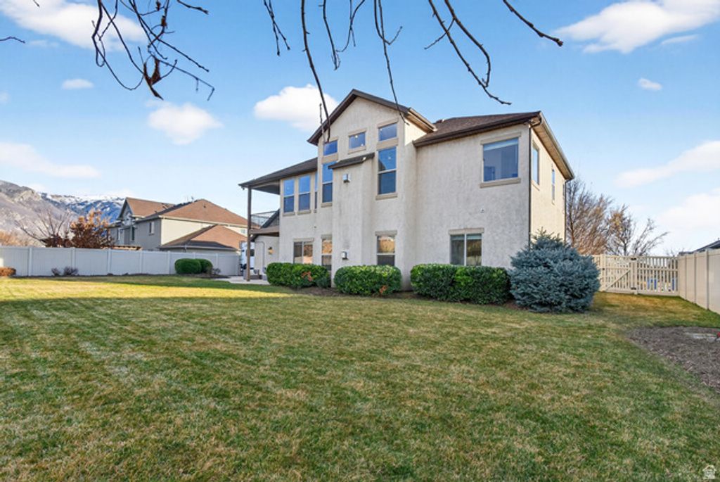 Image 43 of property listing at 1898 W OLD FORT CIR, Farmington, UT 84025